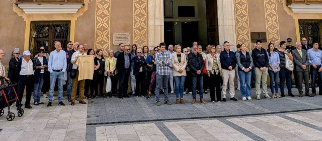 Benicarló recorda les víctimes de la dana amb un minut de silenci