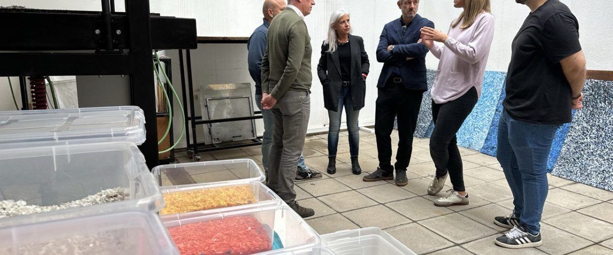 L’Institut Montsià construeix una màquina de premsat de plàstic reciclat per al FabLab Terres de l’Ebre