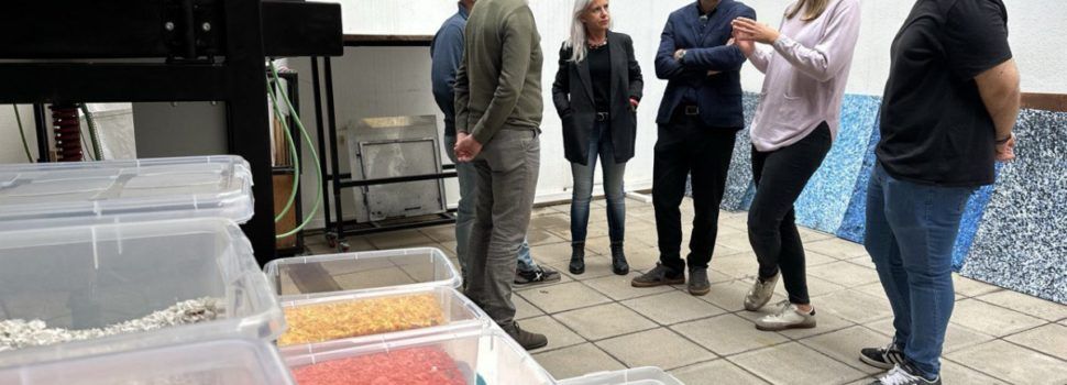 L’Institut Montsià construeix una màquina de premsat de plàstic reciclat per al FabLab Terres de l’Ebre