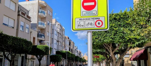 Benicarló inicia la senyalització homogènia de totes les zones per als vianants