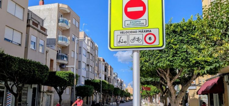 Benicarló inicia la senyalització homogènia de totes les zones per als vianants