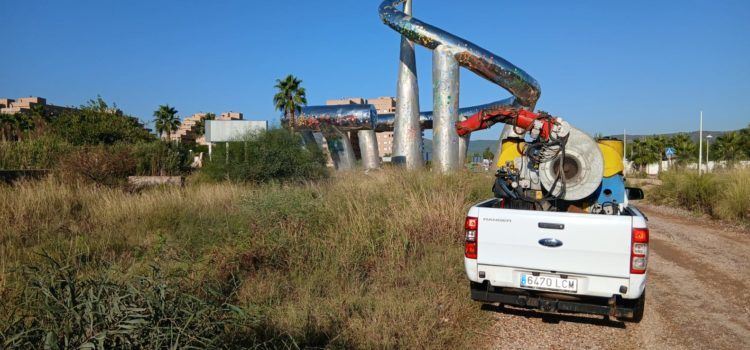 La Diputació realitza el major desplegament aeri i terrestre de tractaments contra els mosquits en actuar en tots els municipis del litoral de la província