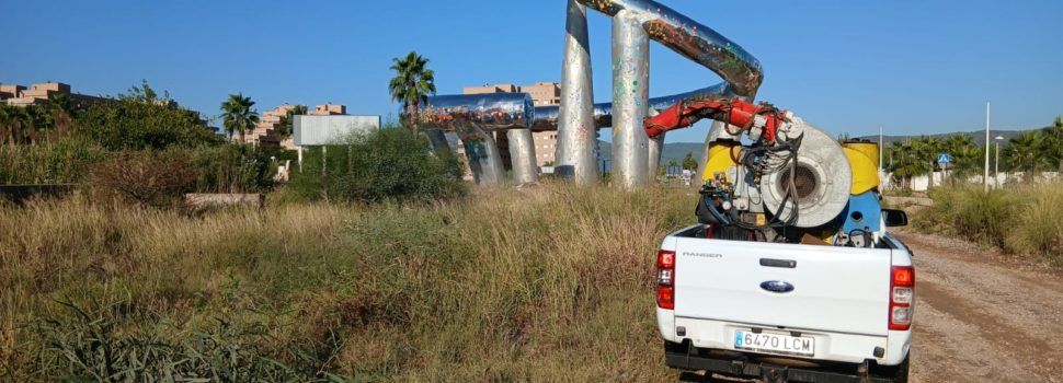 La Diputació realitza el major desplegament aeri i terrestre de tractaments contra els mosquits en actuar en tots els municipis del litoral de la província
