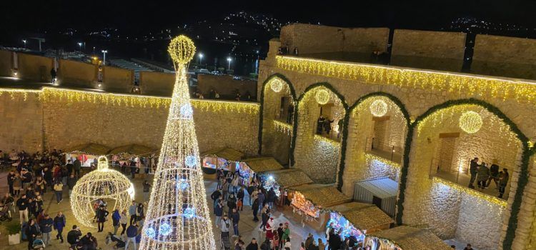 Peníscola omplirà de llum i color el cel per a encendre el seu espectacular enllumenat nadalenc