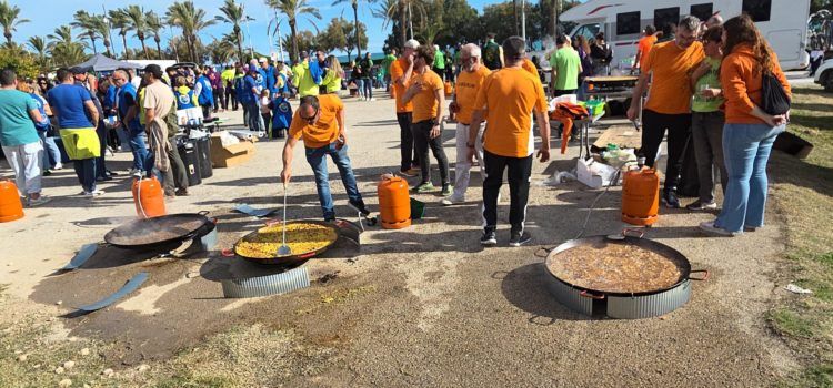 3.555 cadires plenes amb 370 kg d’arròs cuinats per les 32 comparses del Carnaval