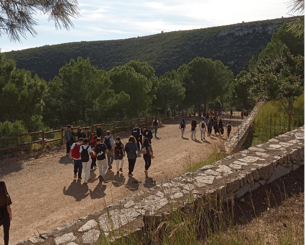 Alumnat de IES Leopoldo Querol fan senderisme per la Serra d’Irta