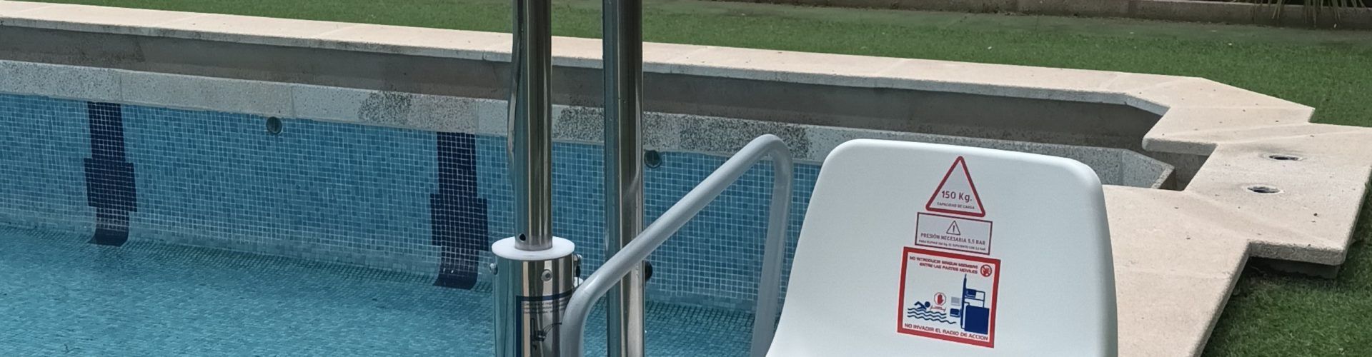 La Generalitat Valenciana subvenciona el nou elevador hidràulic de la piscina municipal d’Alcalà de Xivert