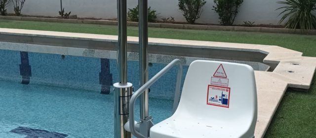 La Generalitat Valenciana subvenciona el nou elevador hidràulic de la piscina municipal d’Alcalà de Xivert