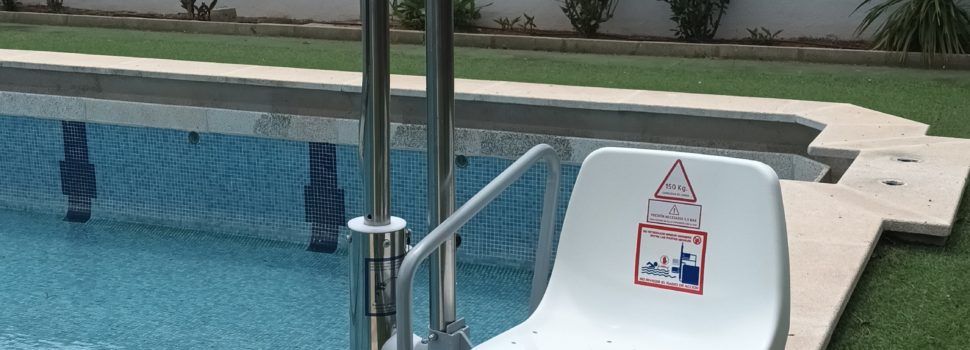 La Generalitat Valenciana subvenciona el nou elevador hidràulic de la piscina municipal d’Alcalà de Xivert