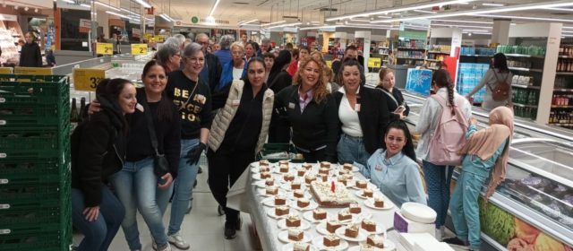 Consum celebra el seu 50è Aniversari amb pastís per a la clientela