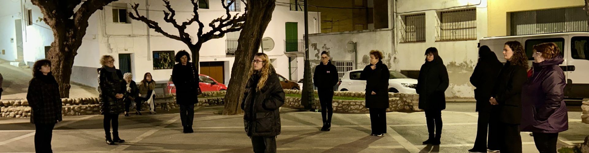 Alcanar tanca un mes d’accions pel 25N alçant la veu per les dones que ja no la tenen