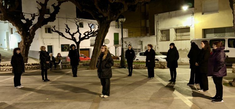 Alcanar tanca un mes d’accions pel 25N alçant la veu per les dones que ja no la tenen