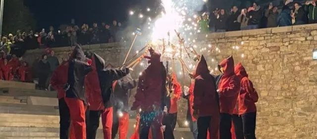 Morella vive una espectacular décima Trobada de Dimonis con 250 participantes