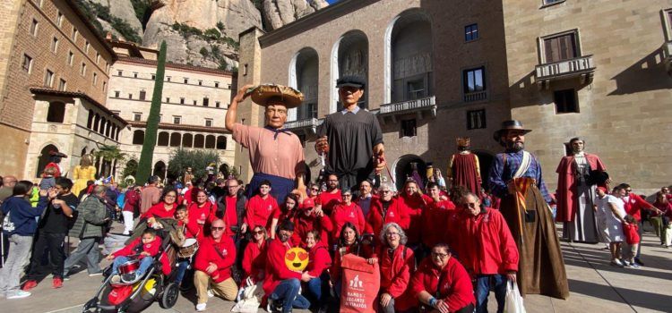 Dos gegants de Vinaròs en la trobada del Mil·lenari del Monestir de Montserrat