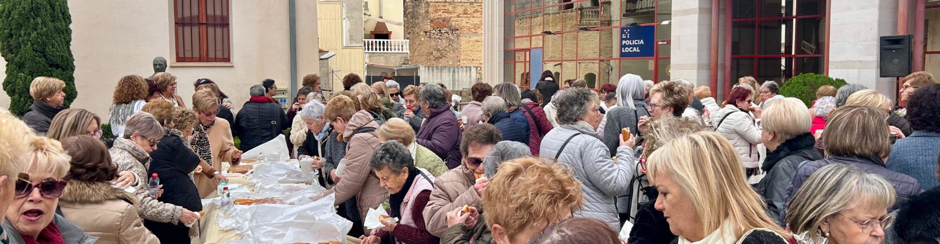 Alcanar reuneix 330 dones en una trobada comarcal festiva i reivindicativa