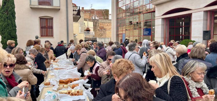 Alcanar reuneix 330 dones en una trobada comarcal festiva i reivindicativa