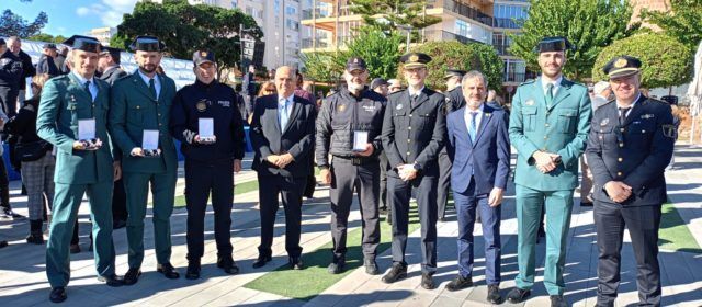 La Generalitat condecora dos agents de la Policia Local de Benicarló amb la Creu amb Distintiu Blau