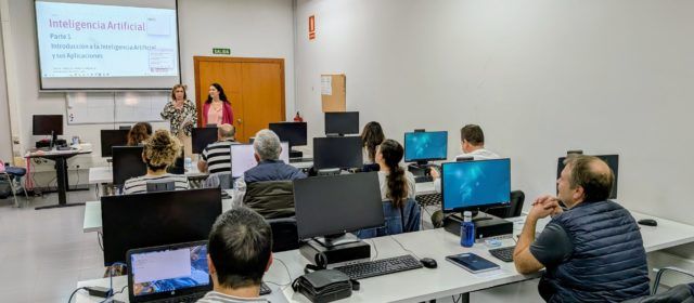 Benicarló acull un curs d’IA per a empresaris i pimes amb una gran acollida