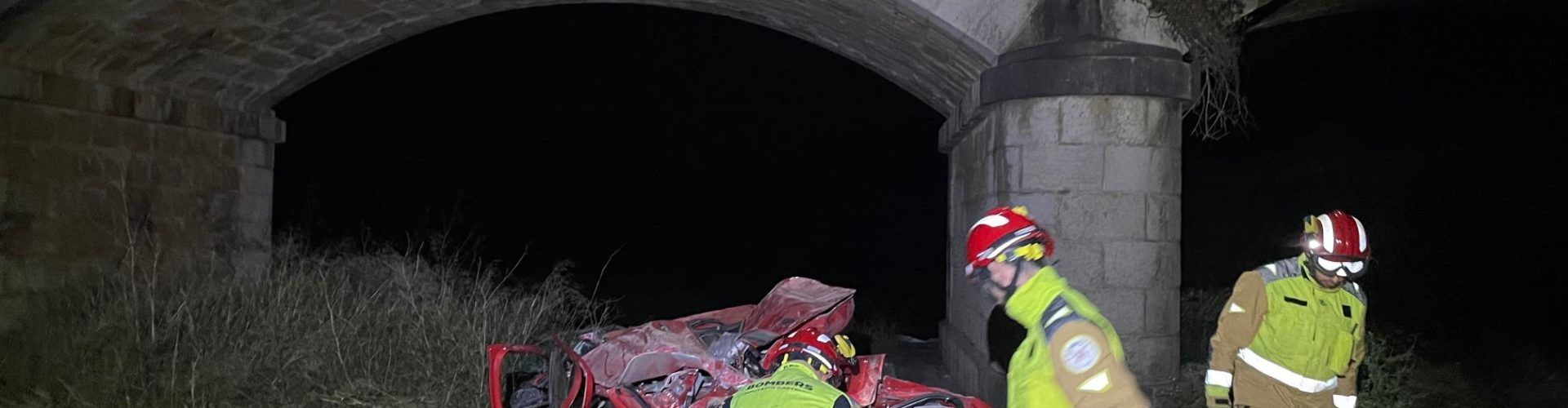 Dos personas fallecidas y tres heridas en un accidente en la carretera de Ares a Benassal