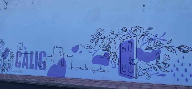 Càlig finalitza el mural “Dona pinzellades per la igualtat”
