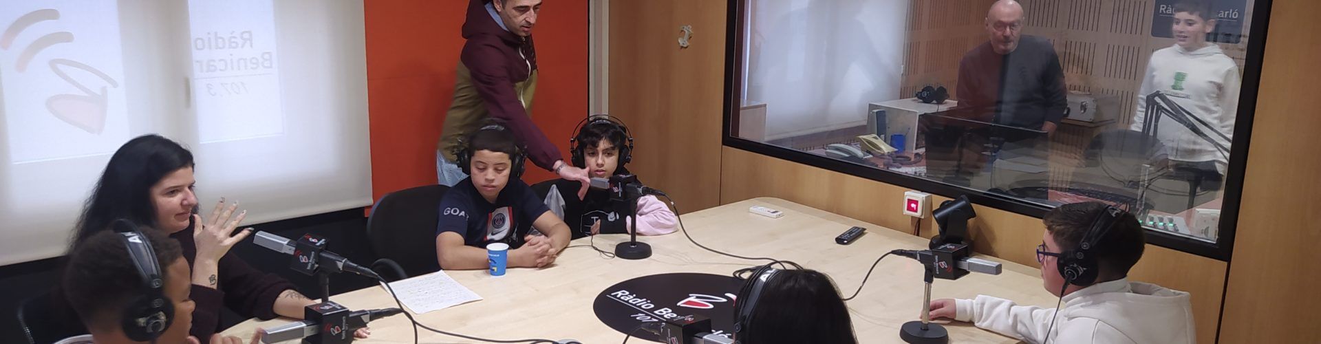 Alumnat de 1r d’ESO de l’IES Joan Coromines visita Ràdio Benicarló