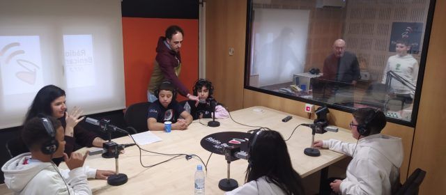 Alumnat de 1r d’ESO de l’IES Joan Coromines visita Ràdio Benicarló