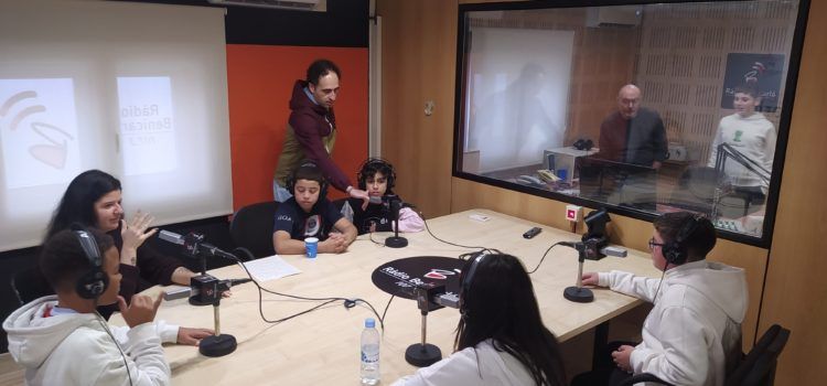 Alumnat de 1r d’ESO de l’IES Joan Coromines visita Ràdio Benicarló