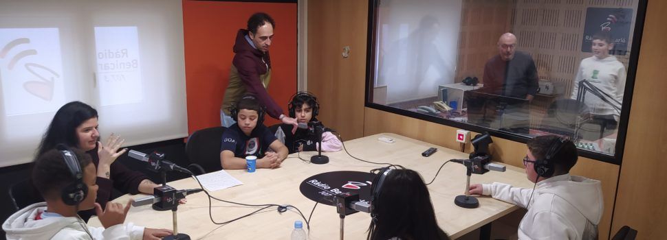 Alumnat de 1r d’ESO de l’IES Joan Coromines visita Ràdio Benicarló