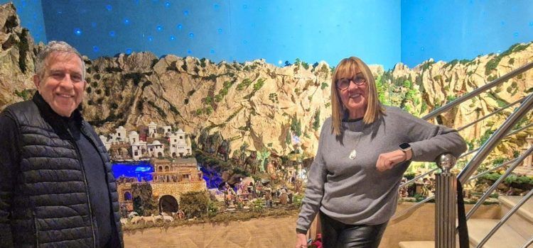 Visita al artesanal y realista belén de Rosa Mari Orts y Enrique Galisteo