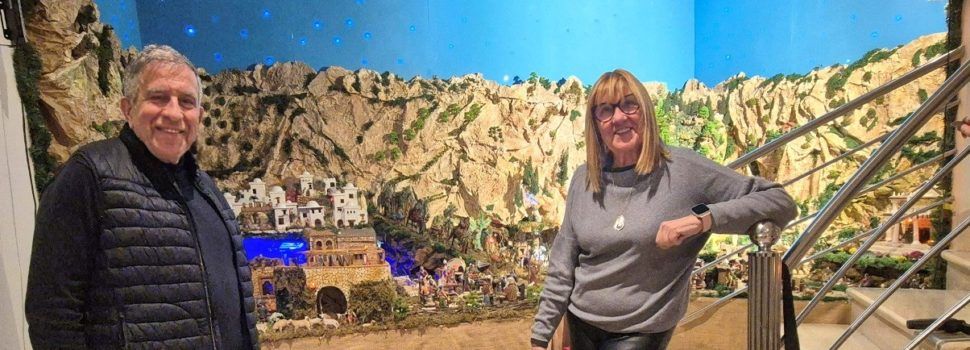 Visita al artesanal y realista belén de Rosa Mari Orts y Enrique Galisteo