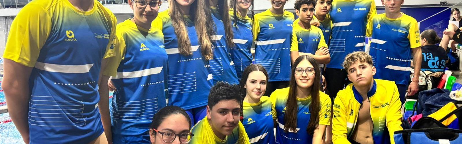 Equip de gala del Club Natació Benicarló en la segona jornada de lliga infantil i majors