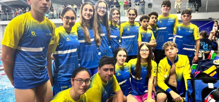 Equip de gala del Club Natació Benicarló en la segona jornada de lliga infantil i majors