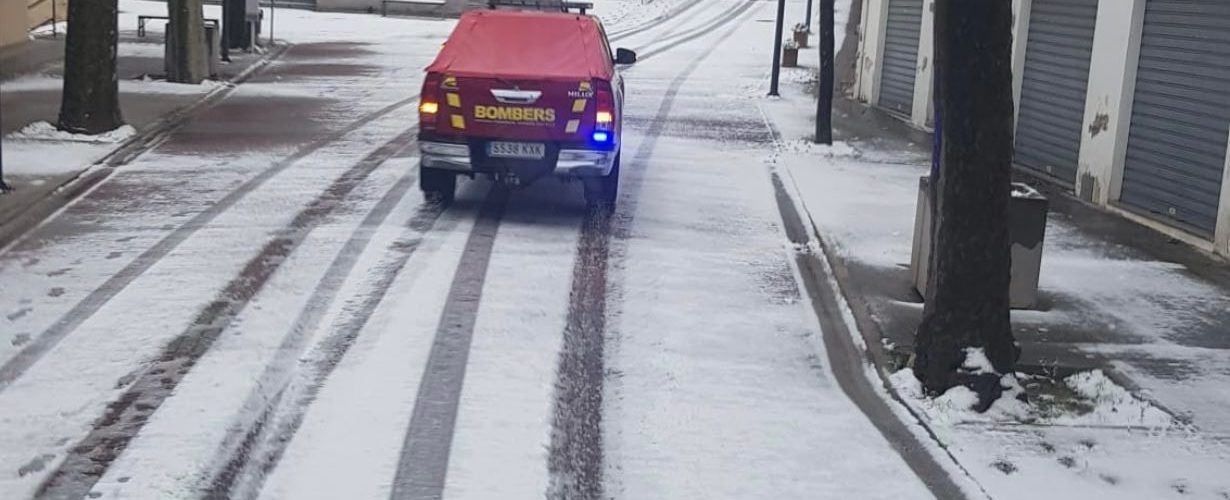 La vital tasca dels bombers voluntaris de Benassal en l’últim temporal de neu