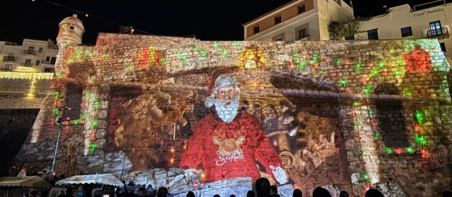 La muralla norte de Peñíscola cobra vida con la magia de la Navidad