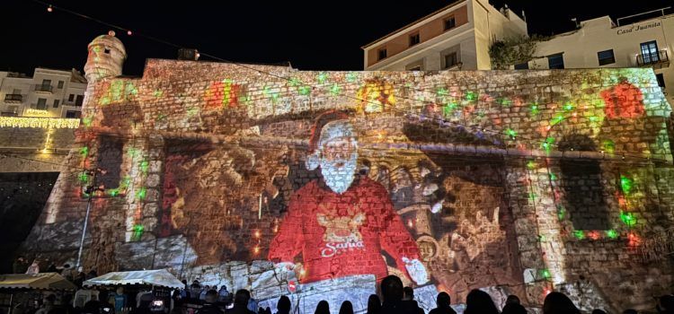 La muralla norte de Peñíscola cobra vida con la magia de la Navidad 