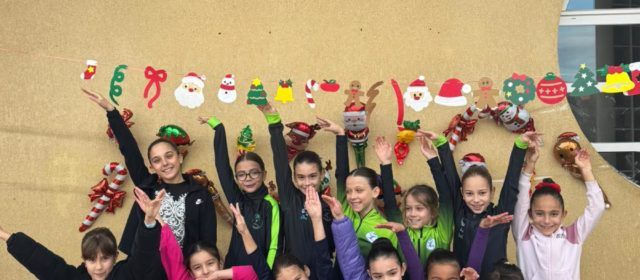El Club de Patinaje Artístico Vinaròs participa en un trofeo navideño en Almassora