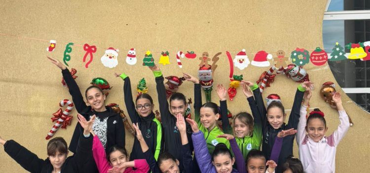 El Club de Patinaje Artístico Vinaròs participa en un trofeo navideño en Almassora
