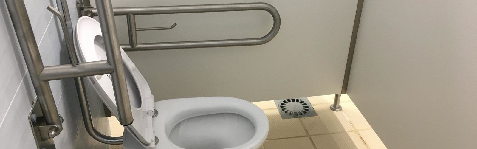 Compromís Benicarló denuncia que la piscina municipal no compleix les normes d’accessibilitat