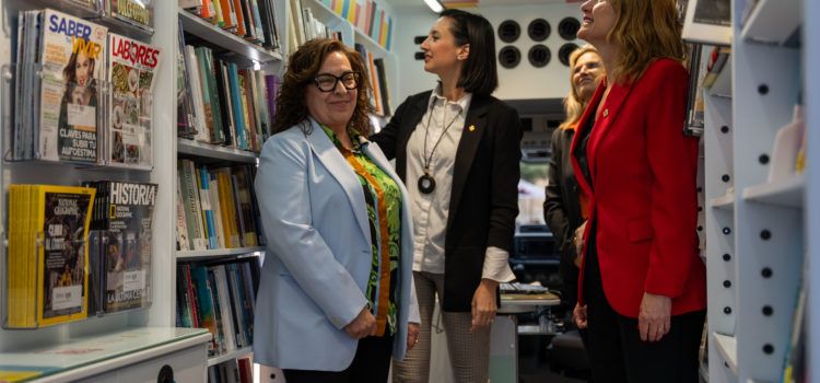La Diputació recorre amb el seu Bibliobús 40.000 quilòmetres per a garantir en 2025 lectura a més de 33.000 veïns de 92 poblacions