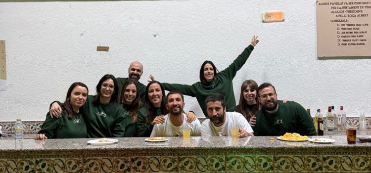 Un Sant Antoni de foc i coquetes es celebra amb festa i fervor a Tírig