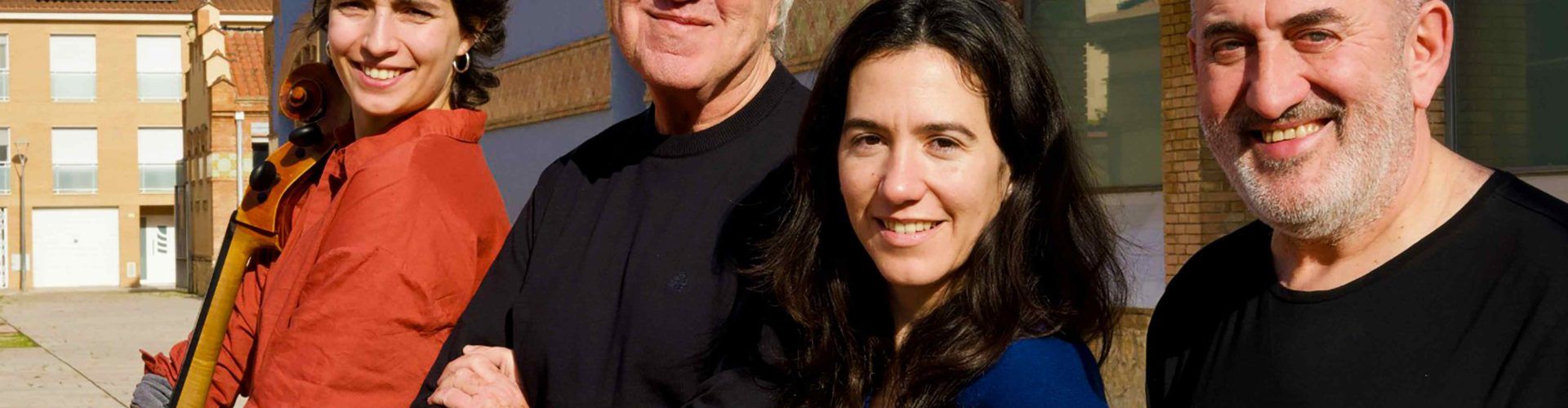 Arturo Gaya i Lia Sampai canten junts a Barnasants