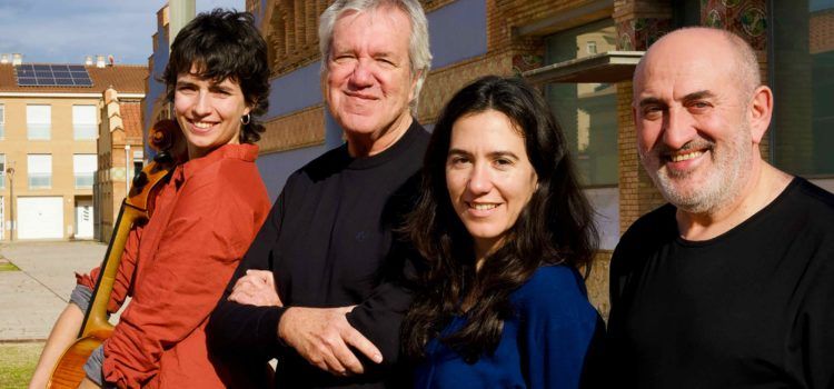Arturo Gaya i Lia Sampai canten junts a Barnasants