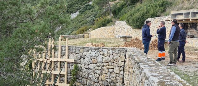 Arranquen a Peníscola les obres de reconstrucció dels murs al voltant de l’ermita de Sant Antoni