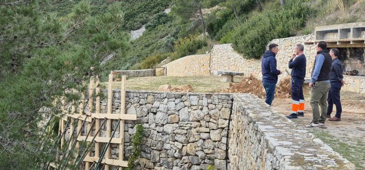 Arranquen a Peníscola les obres de reconstrucció dels murs al voltant de l’ermita de Sant Antoni
