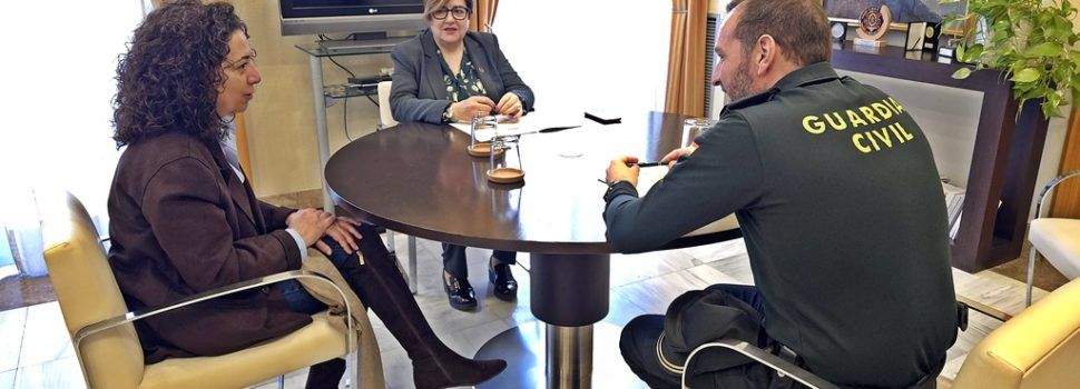 La subdelegada es reuneix amb l’alcaldessa de Sant Mateu, Ana Besalduch i Guàrdia Civil