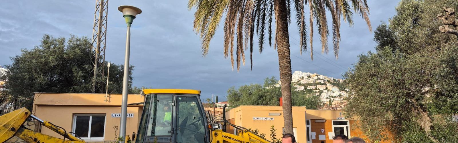 L’Ajuntament de Peníscola inicia els treballs de neteja i desbrossament del Càmping Bellavista