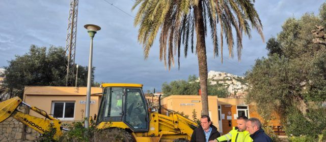 L’Ajuntament de Peníscola inicia els treballs de neteja i desbrossament del Càmping Bellavista