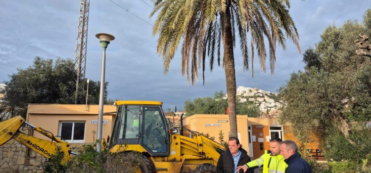 L’Ajuntament de Peníscola inicia els treballs de neteja i desbrossament del Càmping Bellavista