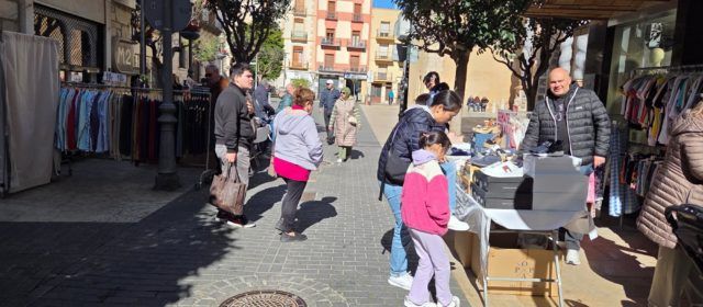 Els comerços de Vinaròs tanquen campanya liquidant stocks al carrer