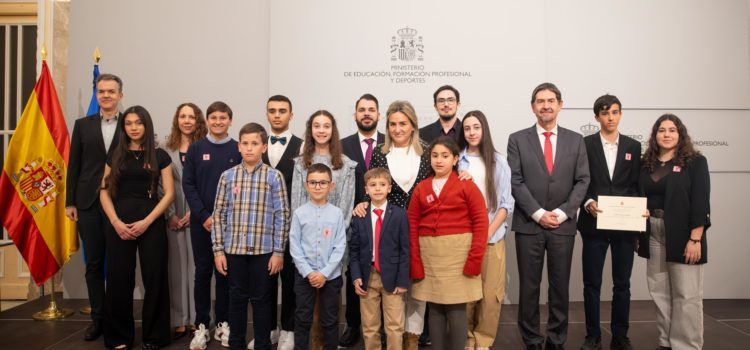 Adrià Ayza del Río, alumne de l’IES Joan Coromines, reconegut a l’entrega de premis del concurs nacional «Una Constitució per a tots»